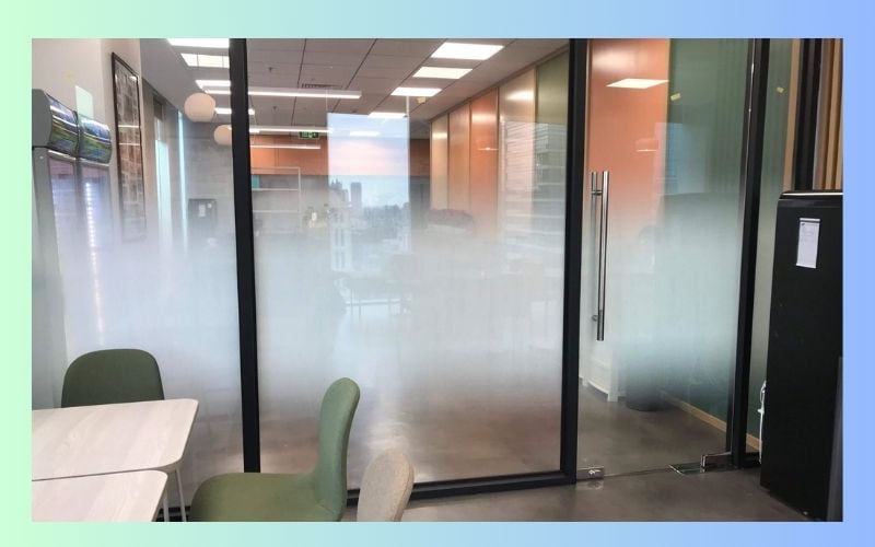 Dán decal cửa kính văn phòng dạng gradient mờ - trong
